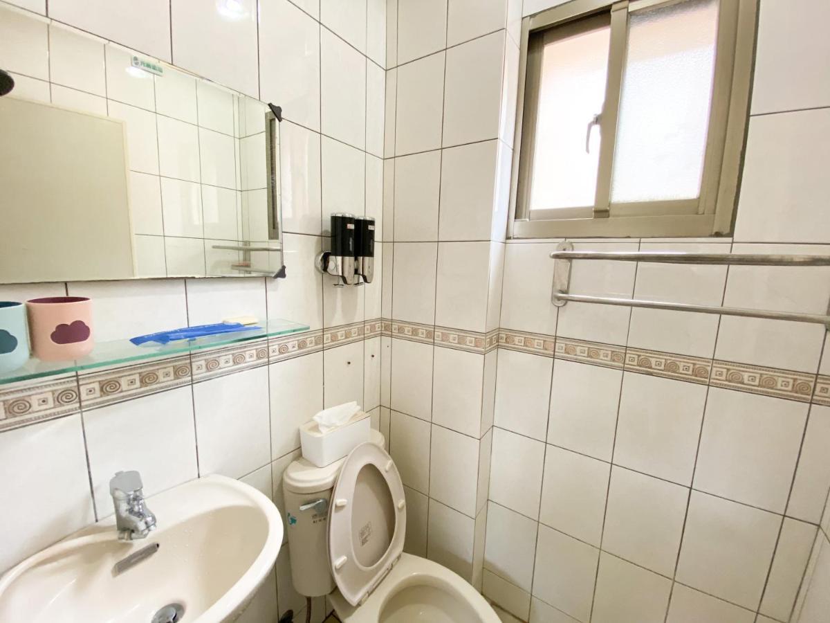 Tainan Da Ren Ju Apartment Bagian luar foto